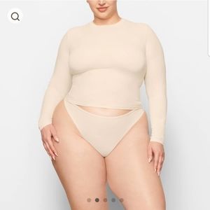 Skims fits everybody long sleeve color sand
